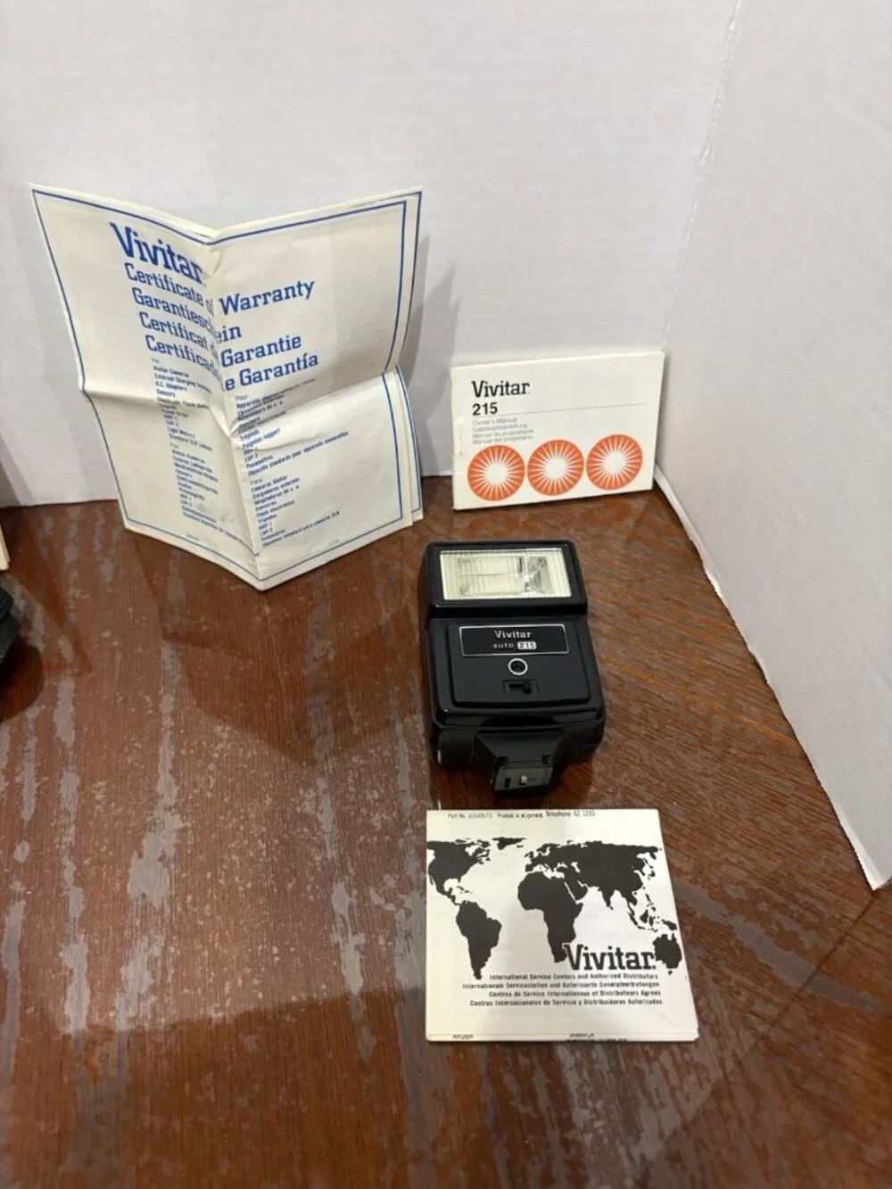 Vivitar Auto 215 Compact Electronic Flash w/Sync cord Manual Tested